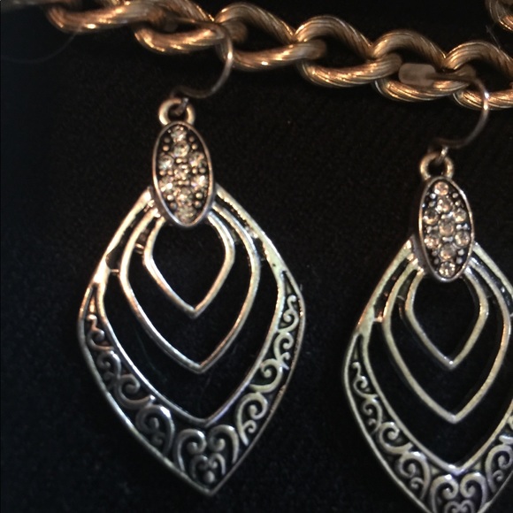 Earrings - Picture 4 of 8